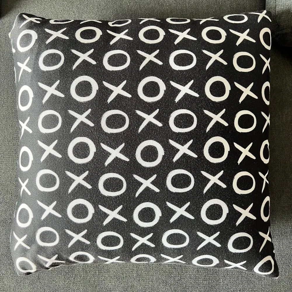 Stylish set of 3 pillows